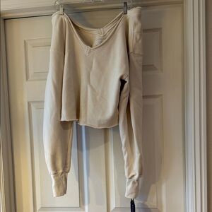 Les Tien Cream Cropped Sweatshirt Sz m.  NWT. Box30